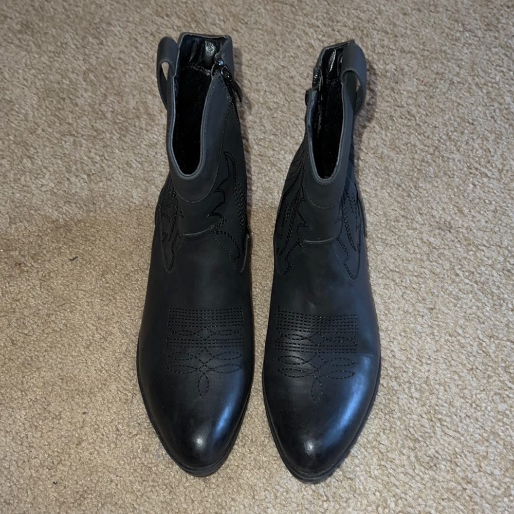 Black cowboy boots